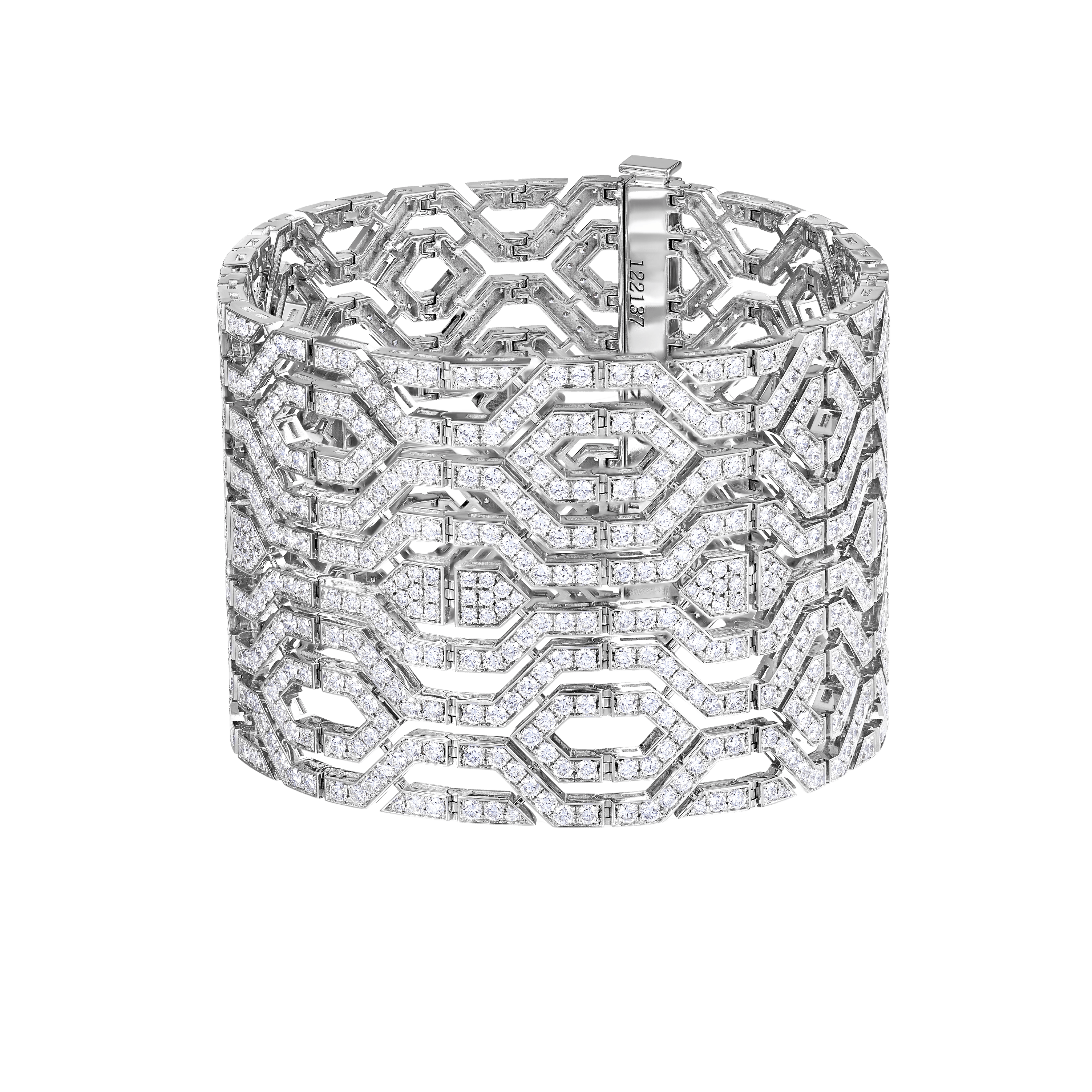 "SPACE PATTERN" DIAMOND BRACELET/ 22.3 CTW
18K White Gold
