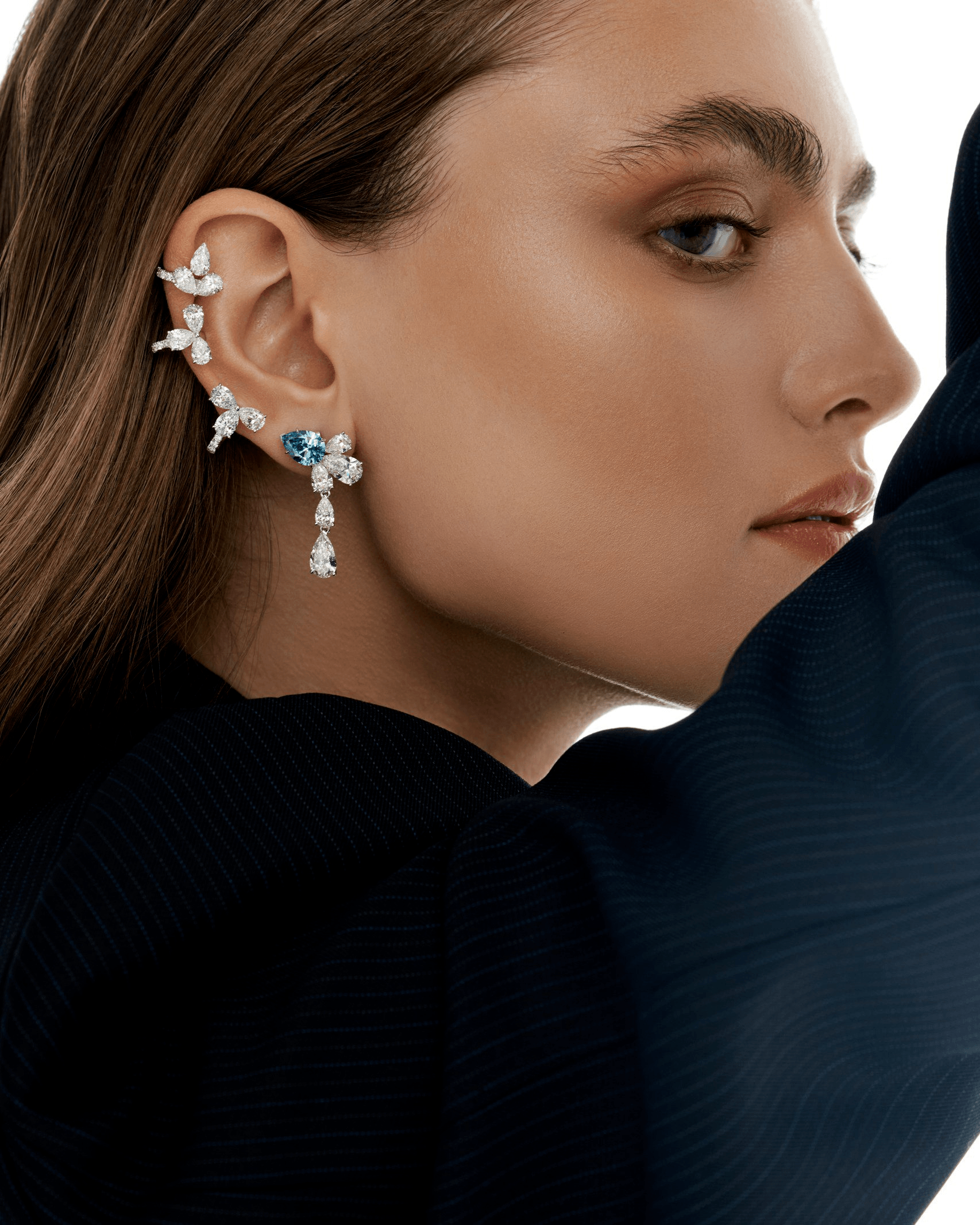 "SUPERNOVA DREAM" BLUE DIAMOND EARCUFF / 9.73 CTW
18k White Gold
