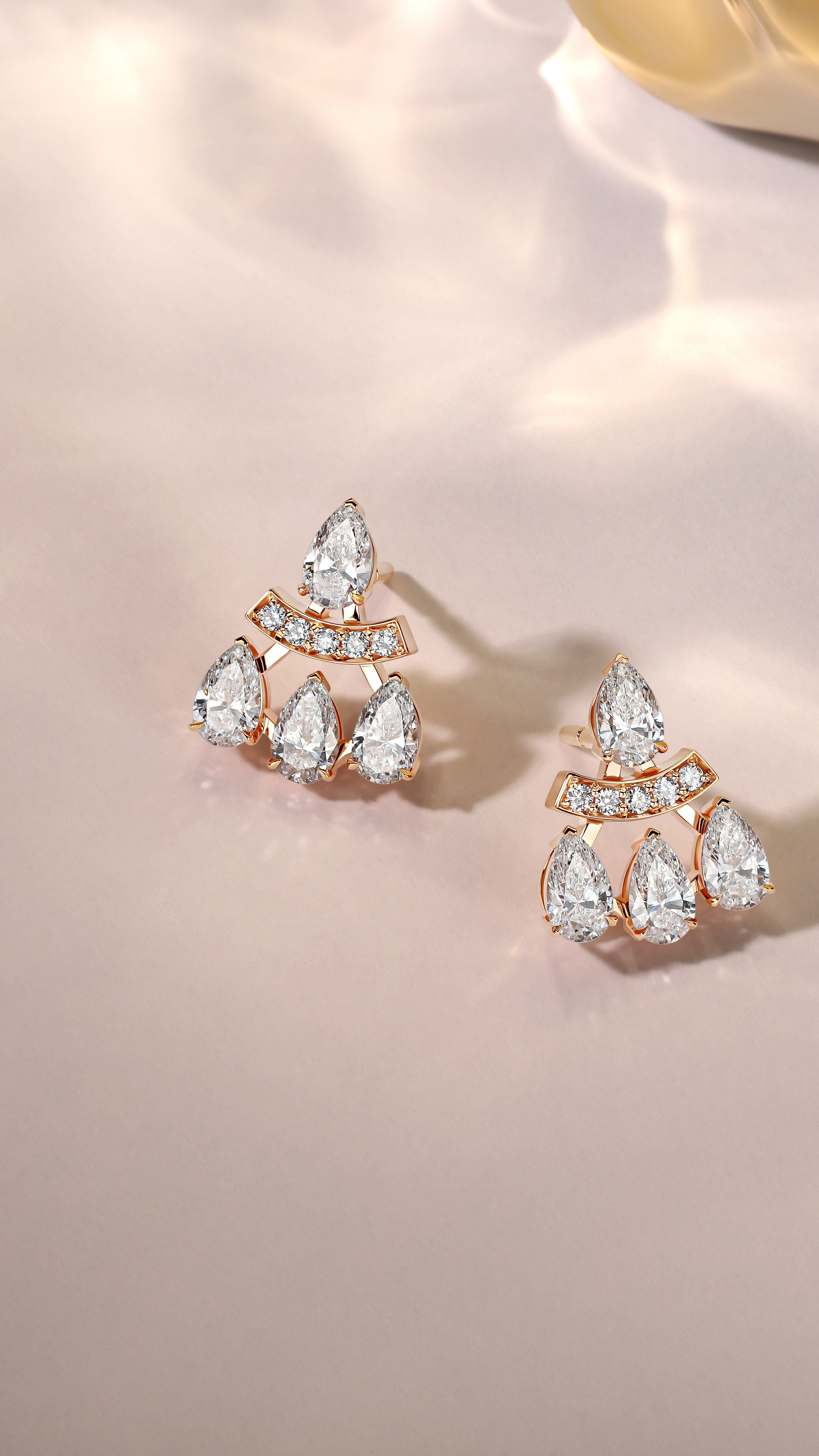 "SPACE TRILLION" DIAMOND EARRINGS / 1.471 CTW 
18k White Gold