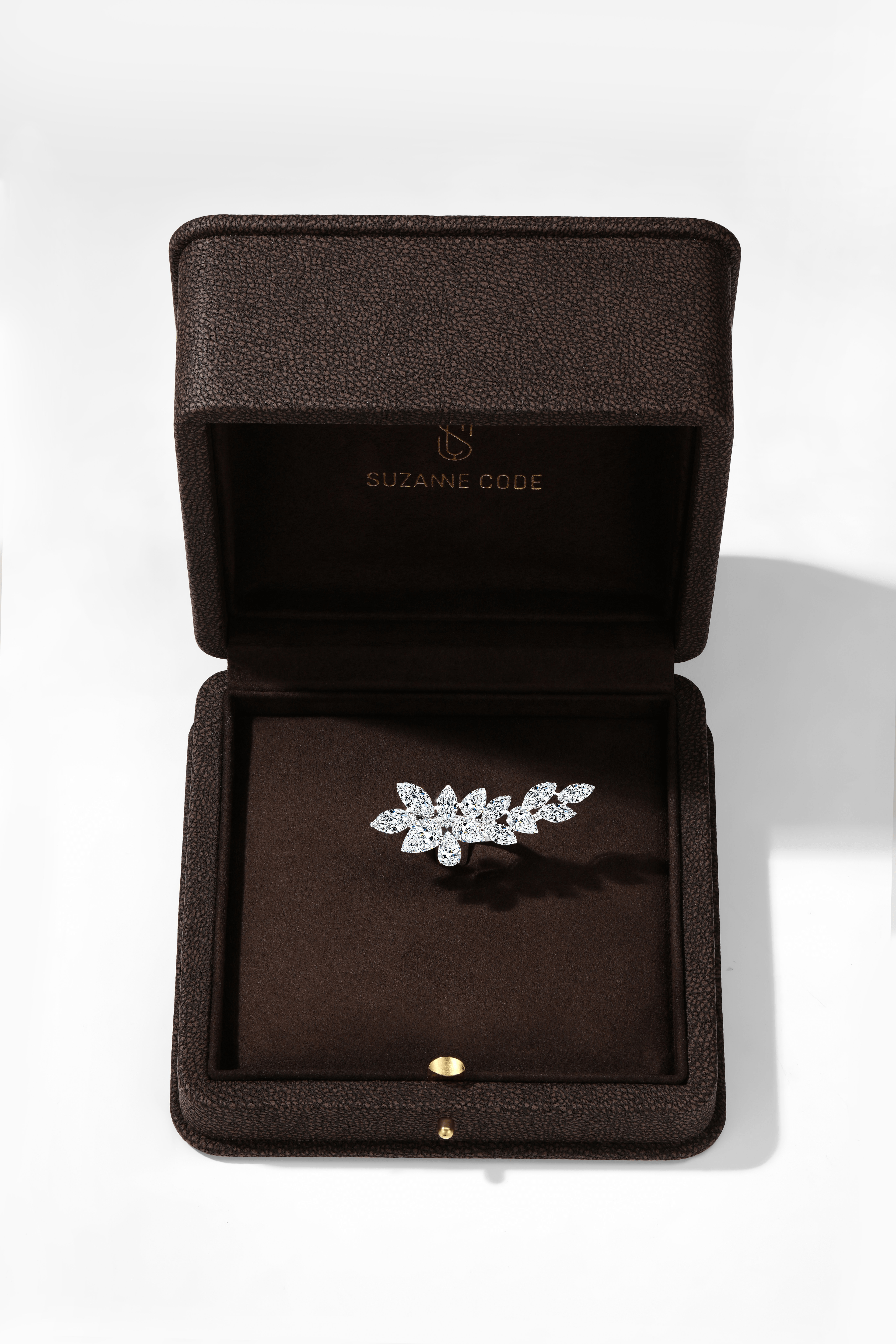 "WHITE ENERGY" DIAMOND RING / 5.434 CTW
18k White Gold