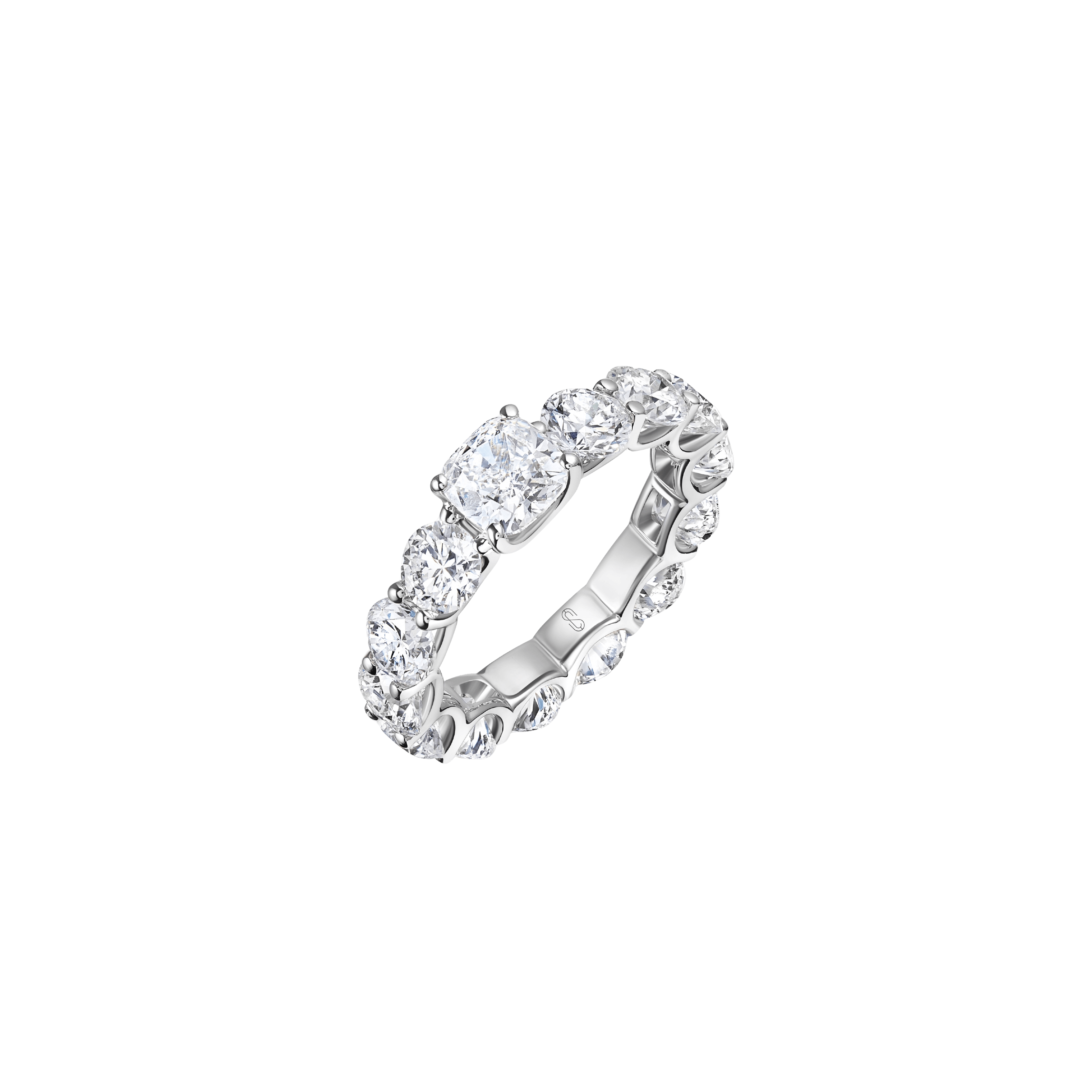 ETERNITY CUSHION DIAMOND RING / 5.971 CTW
18K White Gold

