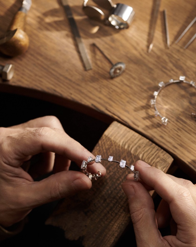Making every piece of jewelry virtually in a tough chip
