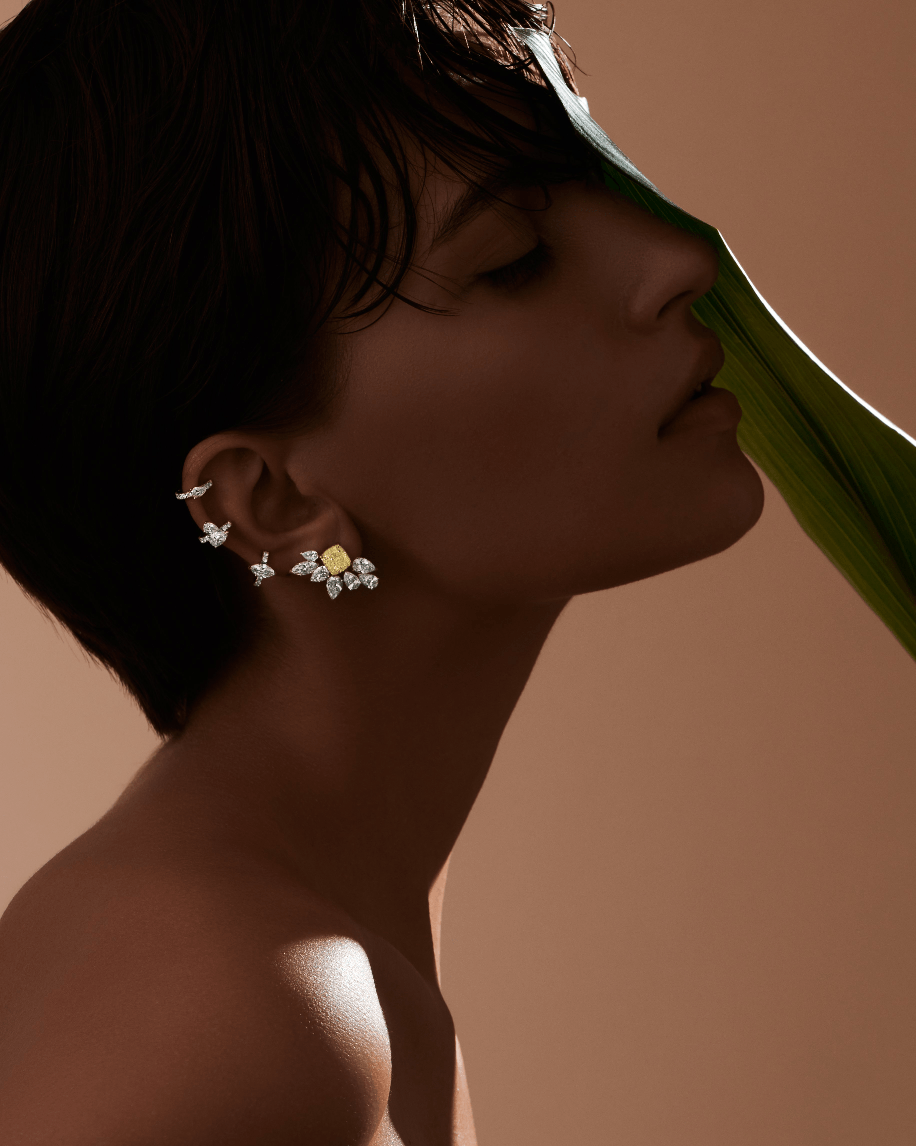 "GOLDEN DREAM" YELLOW DIAMOND EAR CUFF / 8.195CTW
18k White Gold