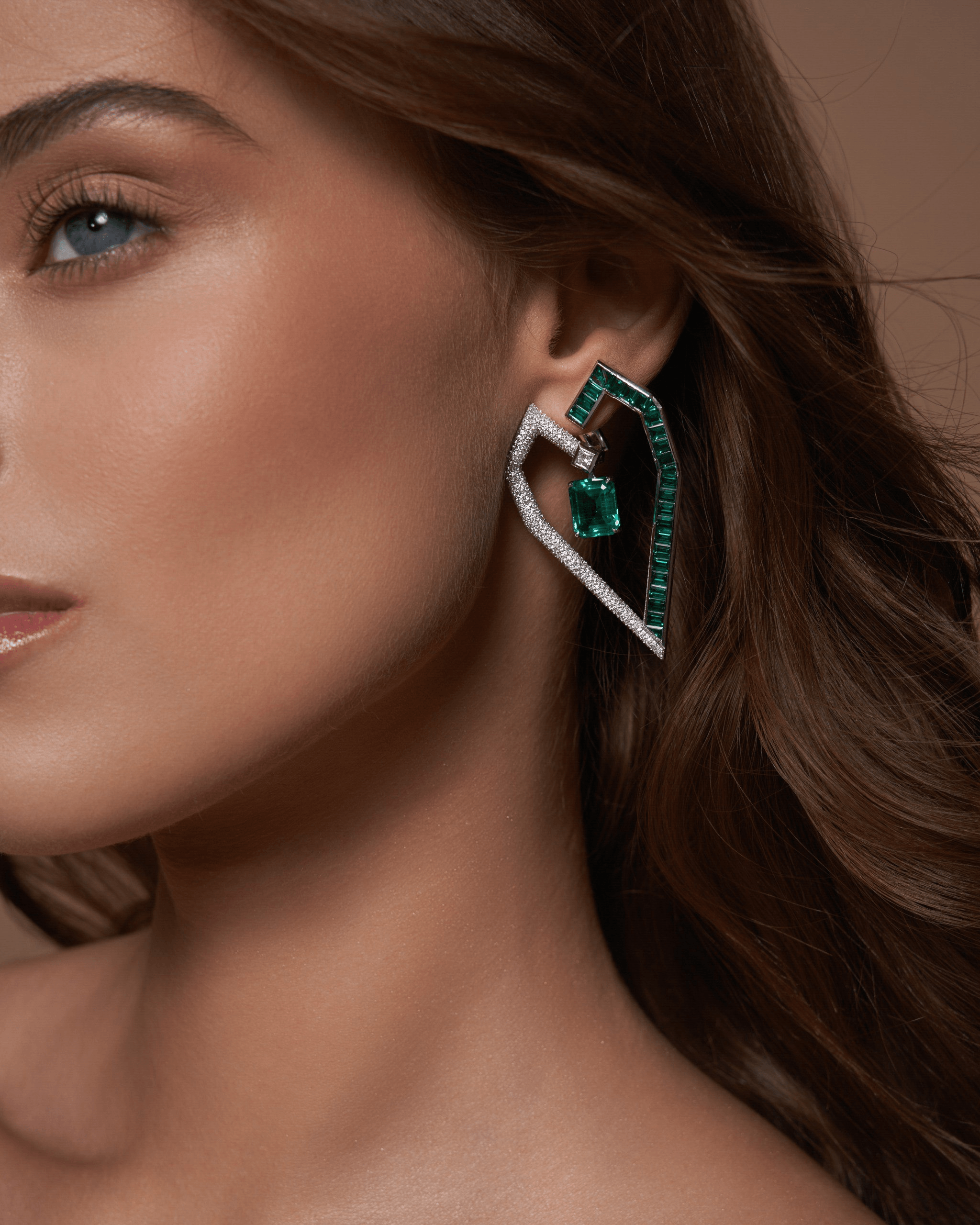 "THE WAY OF HEART" EMERALD EARRINGS / 17.25 CTW
18K White Gold