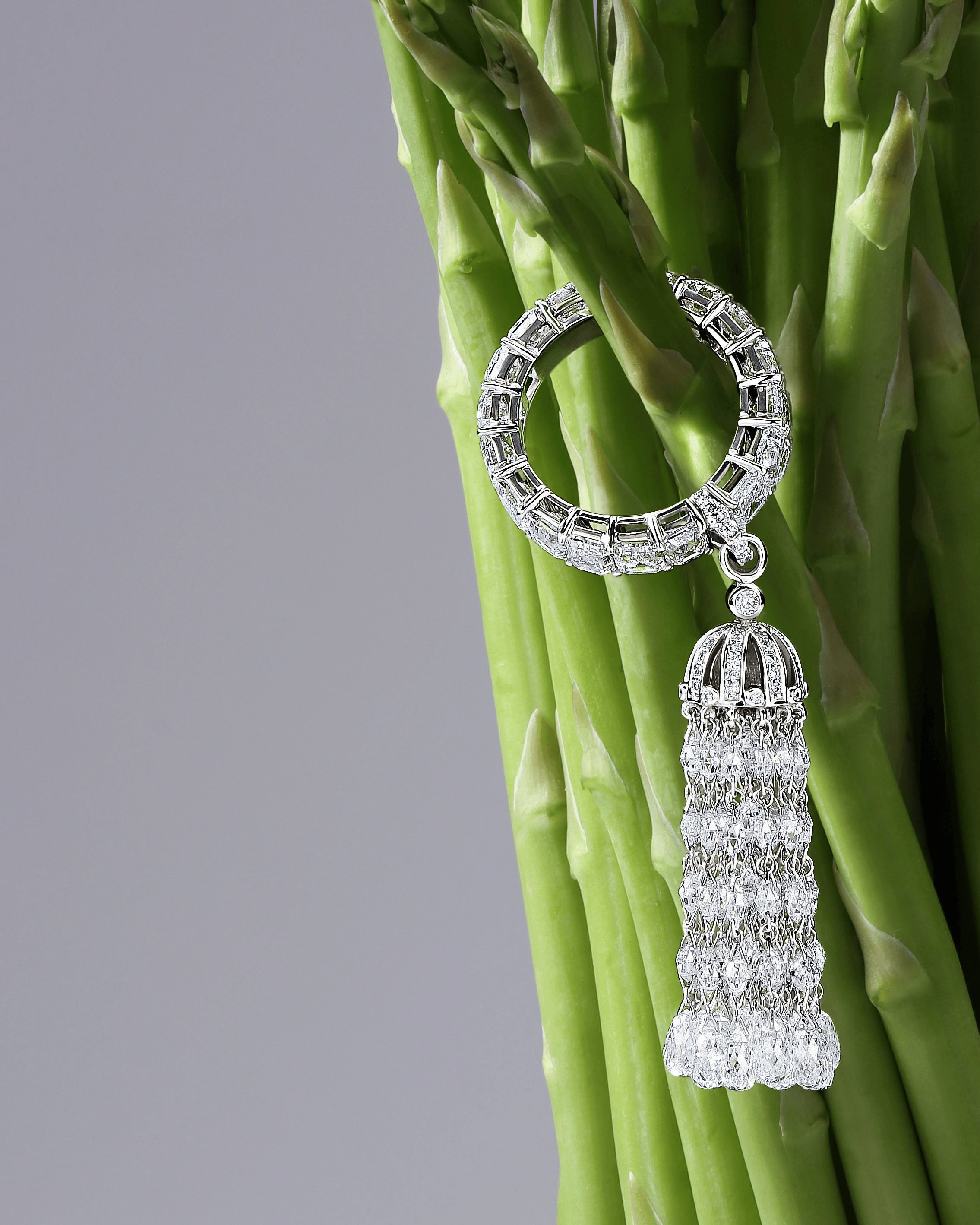 DIAMOND TASSEL DROP RING
14.704 CTW 18k White Gold