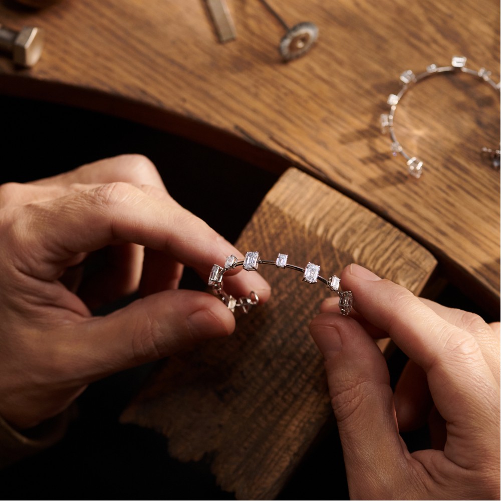 Earrings, 18-carat white gold with diamonds