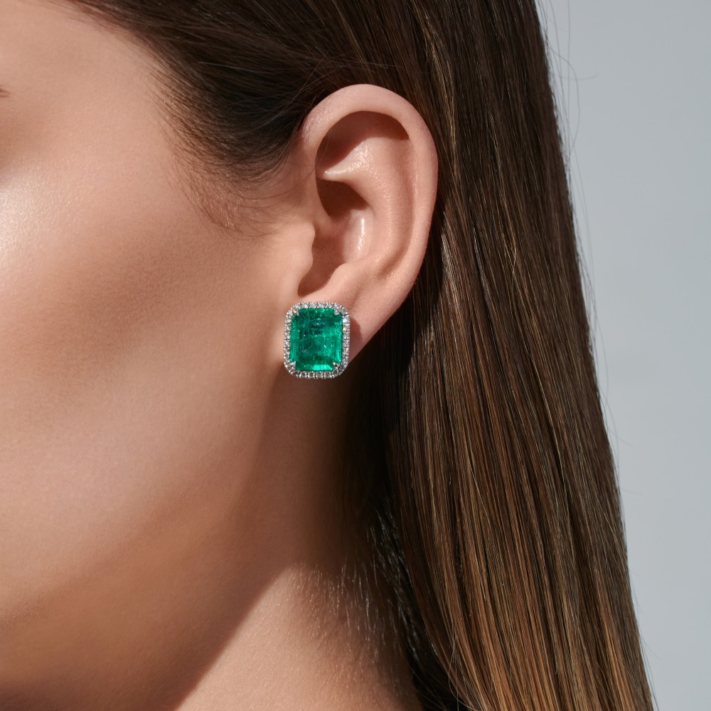 Earrings, 18-carat white gold with diamonds and emeralds