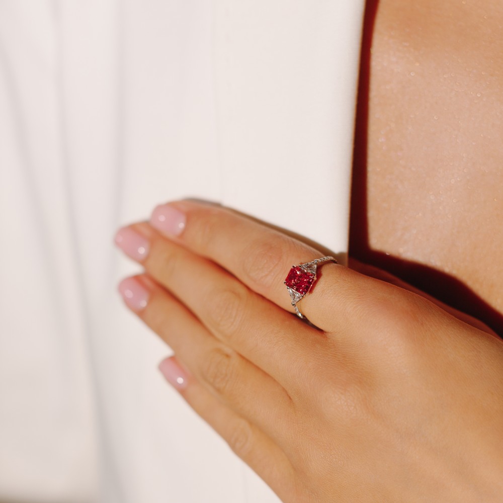 Ring, 18-carat white gold with pink diamonds