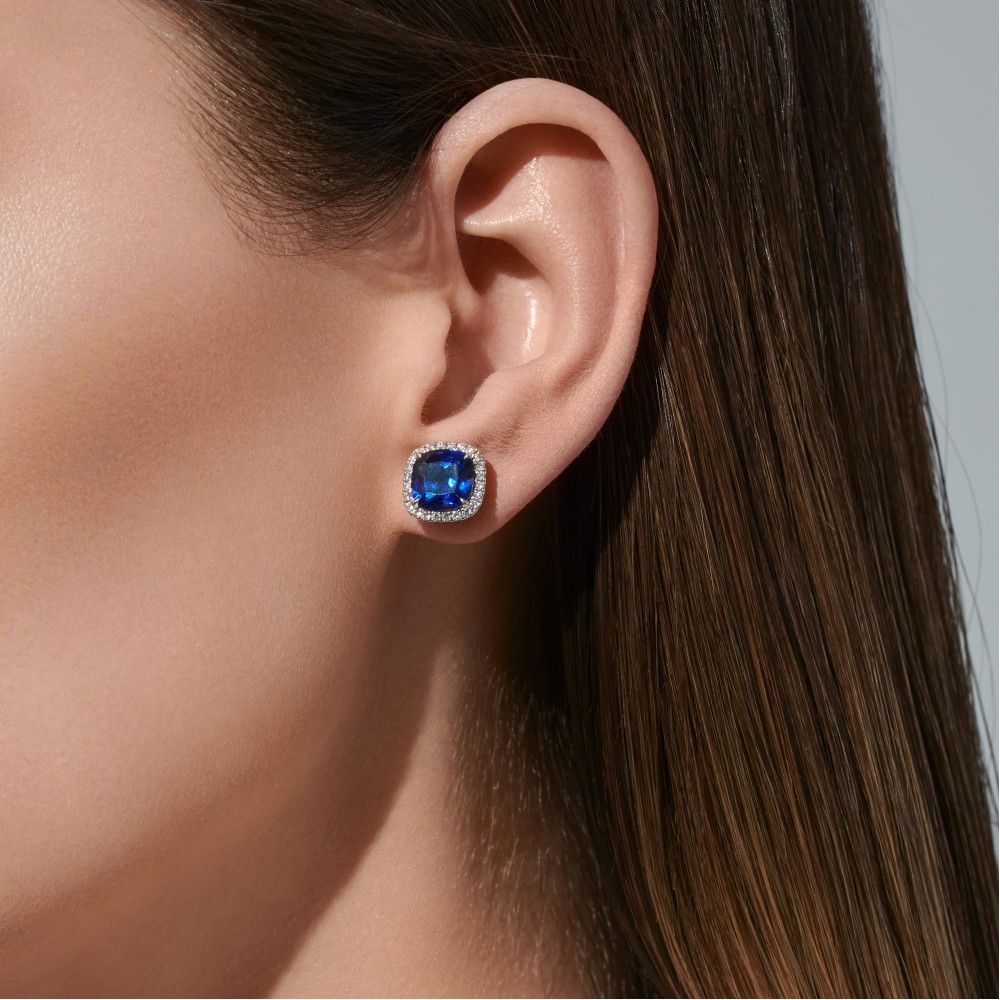 Earrings, 18-carat white gold with diamonds and sapphires