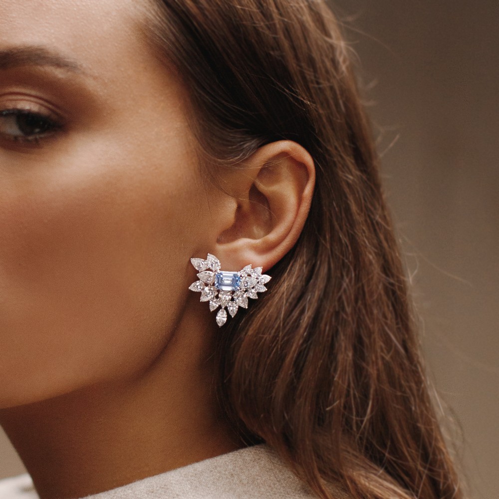 Earrings, 18-carat white gold with diamonds