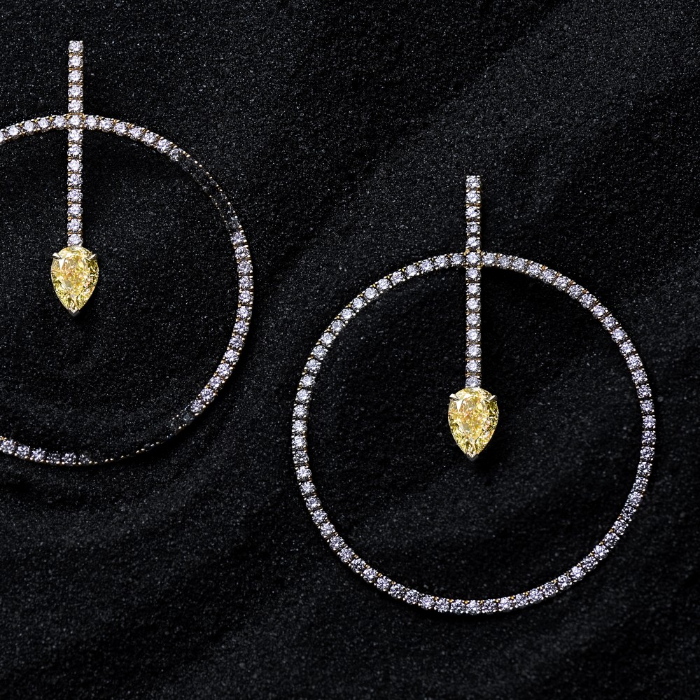 Earrings, 18-carat yellow gold with diamonds