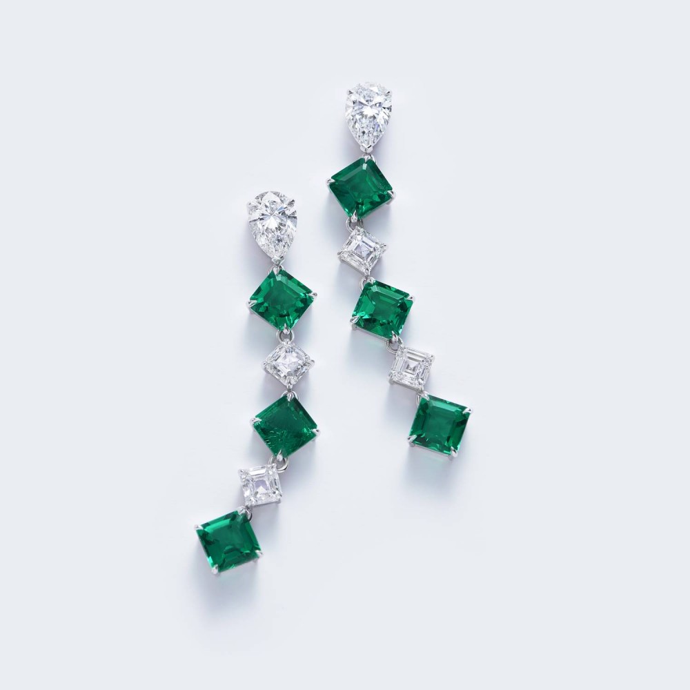 Earrings, 18-carat white gold with diamonds