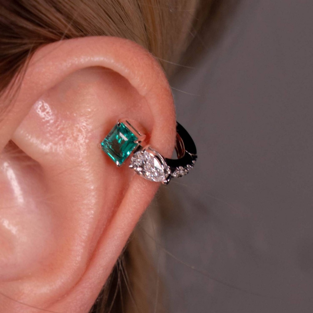 Kaff earring, 18-carat white gold with diamonds and emeralds