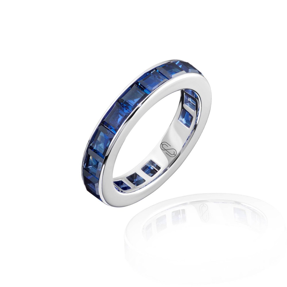 Ring, 18-carat white gold with sapphires