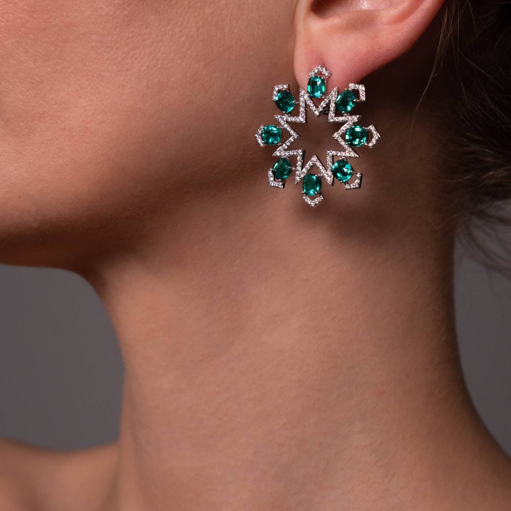 Earrings, 18-carat white gold with diamonds and emeralds