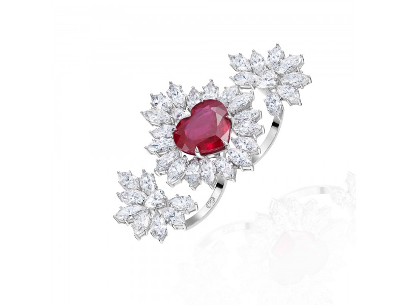 Ring, 18-carat white gold with diamonds and rubies