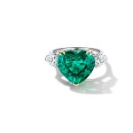 Ring, 18-carat white gold with diamonds and emeralds