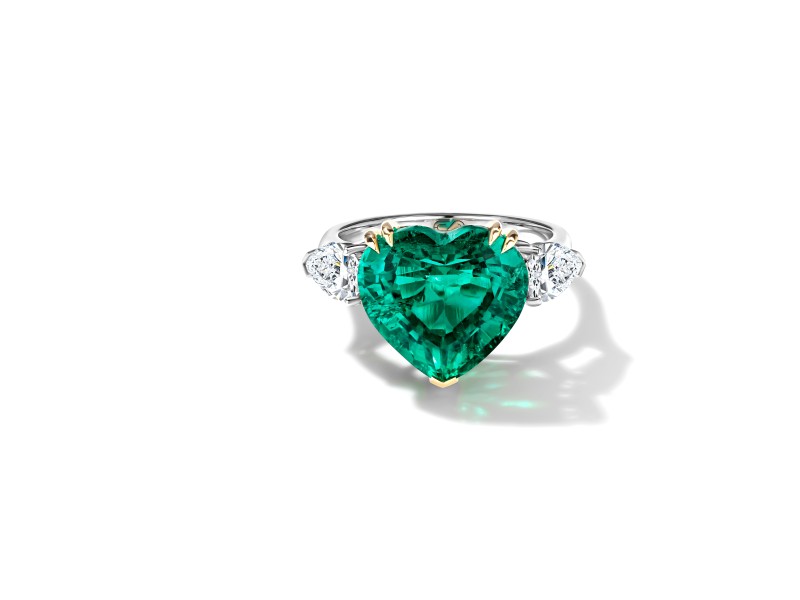 Ring, 18-carat white gold with diamonds and emeralds