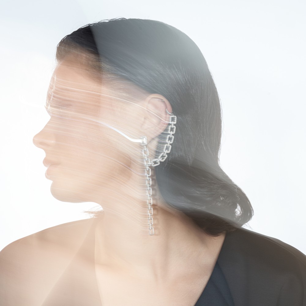 Cuff earring, 18-carat white gold with diamonds