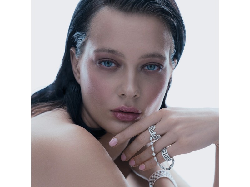 122106, 18-carat white gold with diamonds