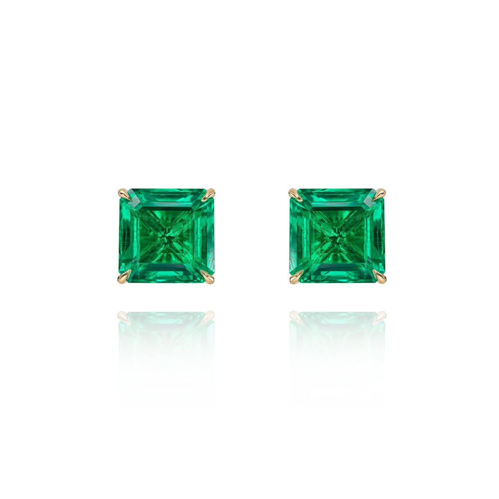 Earrings, 18-carat yellow gold with emeralds