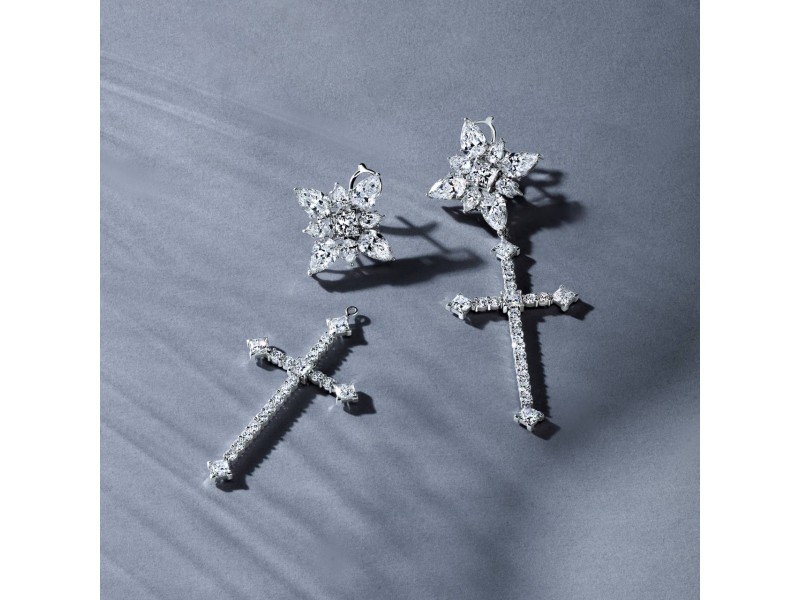 Earrings, 18-carat white gold with diamonds