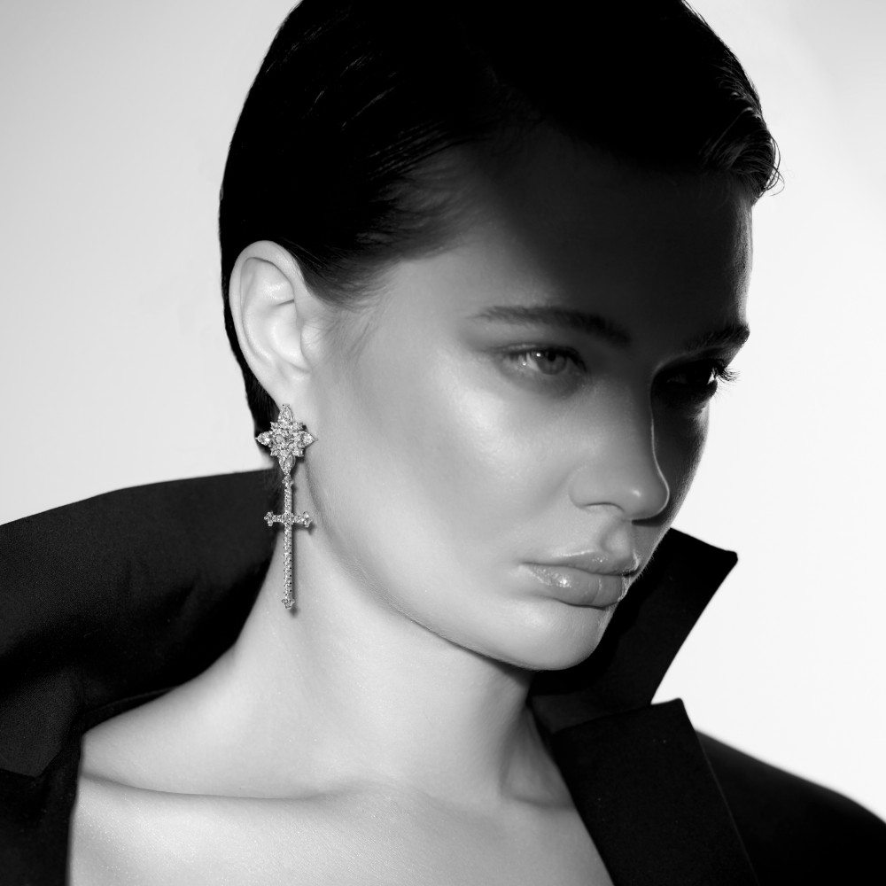 Earrings, 18-carat white gold with diamonds