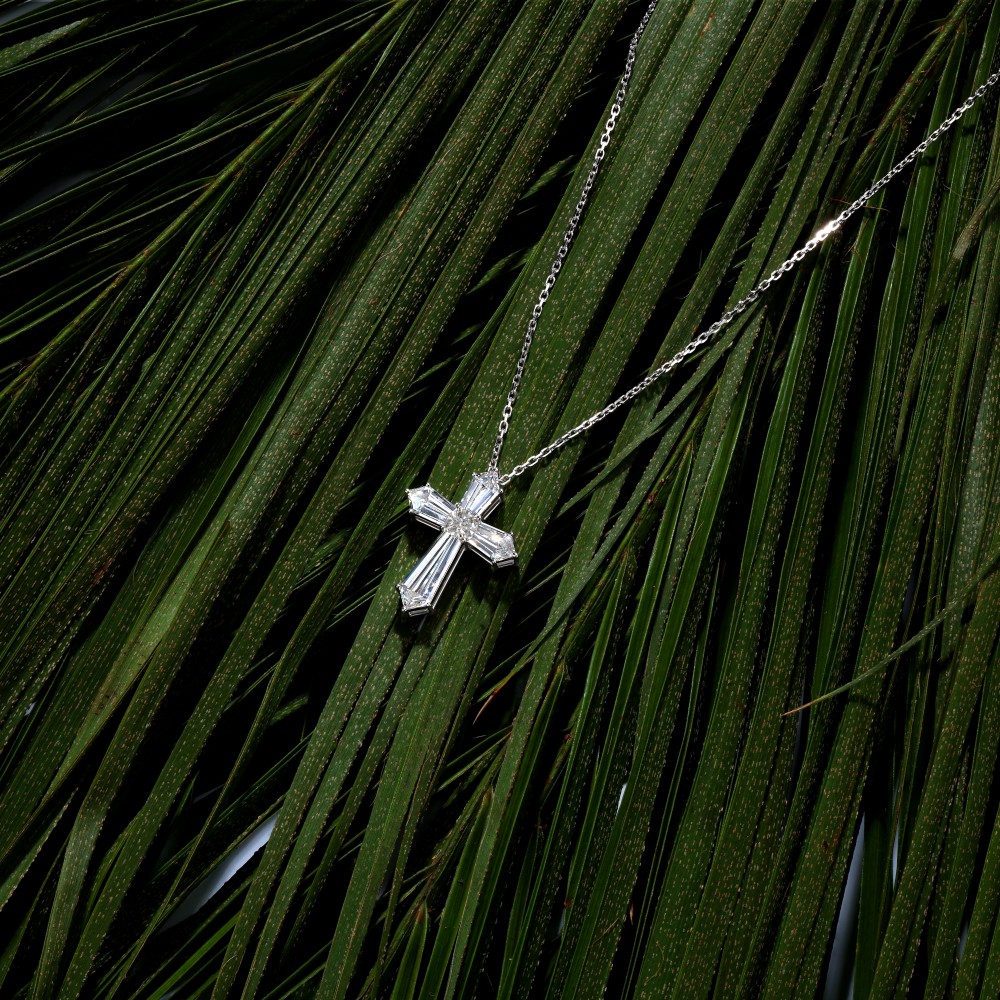 Necklace, 18-carat white gold with diamonds