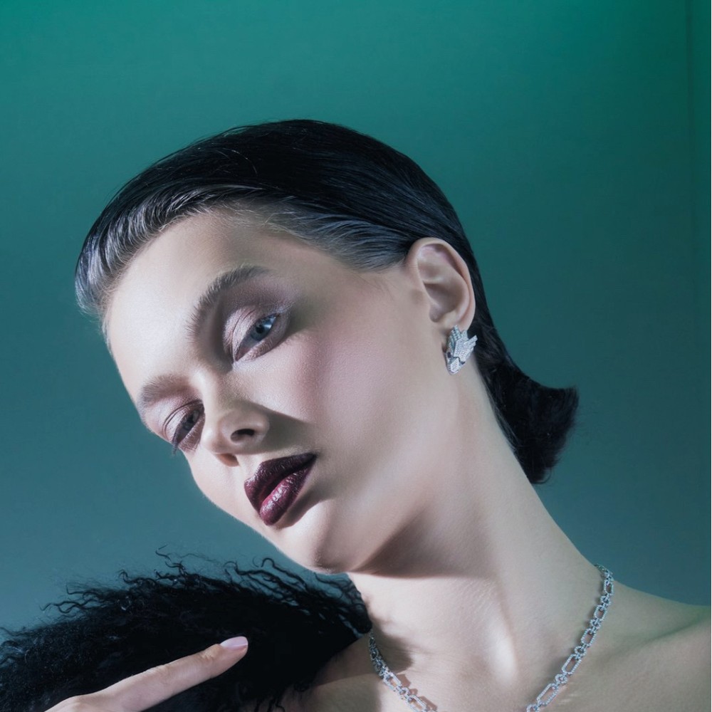 Earring, 18-carat white gold with diamonds