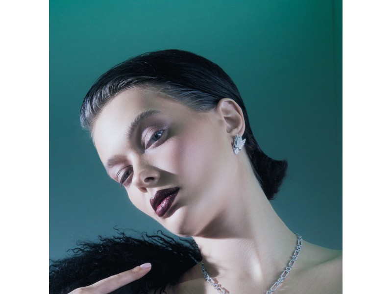 Earring, 18-carat white gold with diamonds