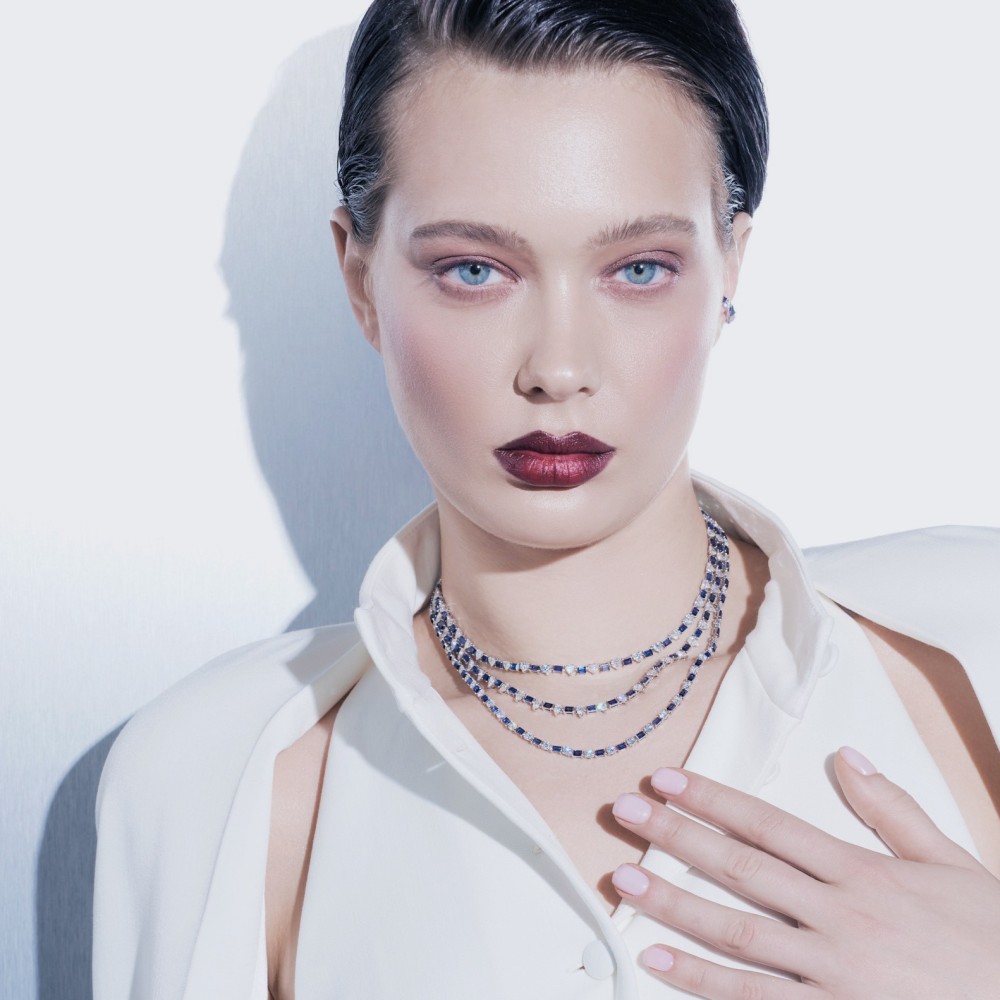 Necklace, 18-carat white gold with diamonds & saphires