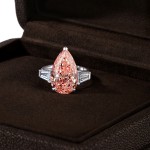 Ring, 18-carat white gold with diamonds