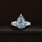 Ring, 18-carat white gold with diamonds