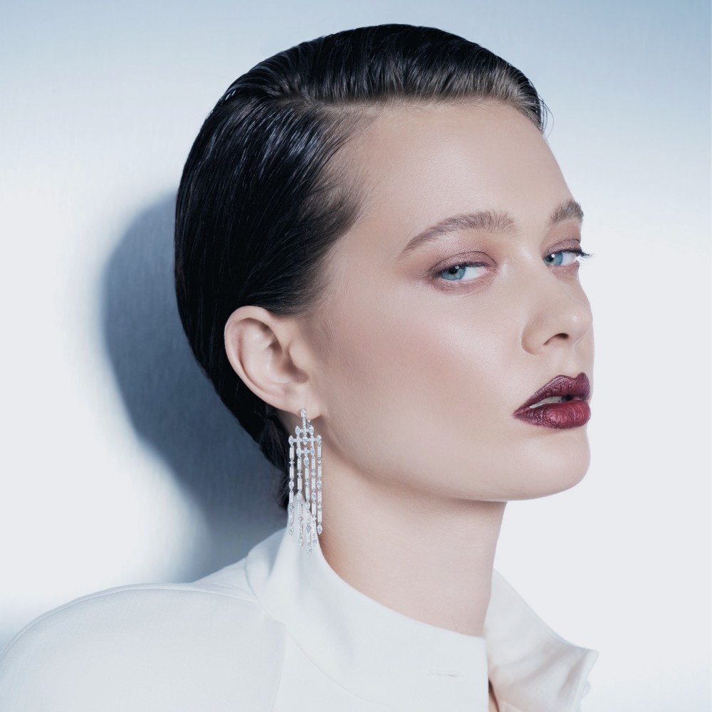 Earring, 18-carat white gold with diamonds