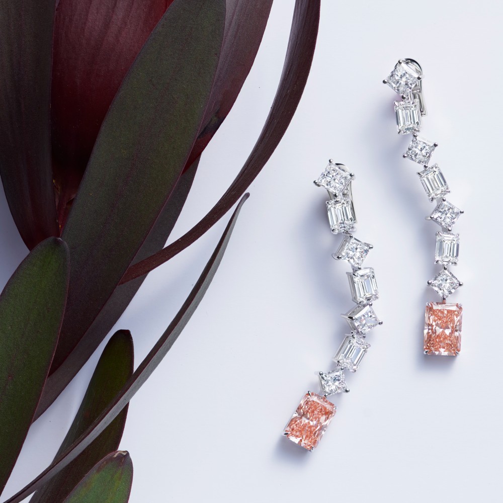 Earrings, 18-carat white gold with diamonds