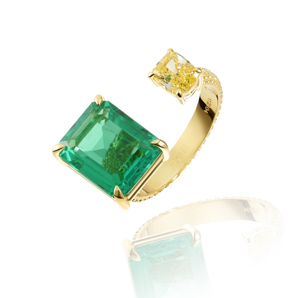 Ring, 18-karat yellow gold with yellow diamonds and emeralds