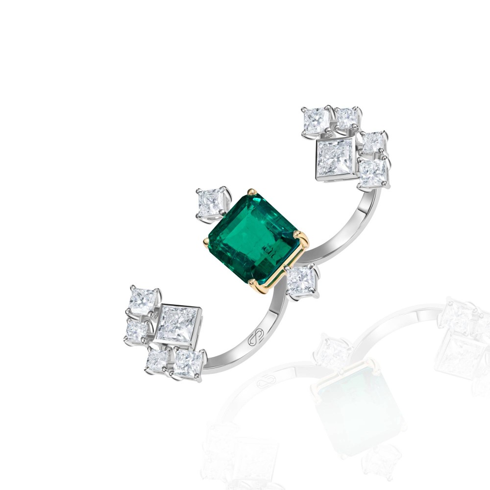 Ring, 18-carat white gold with diamonds and emeralds