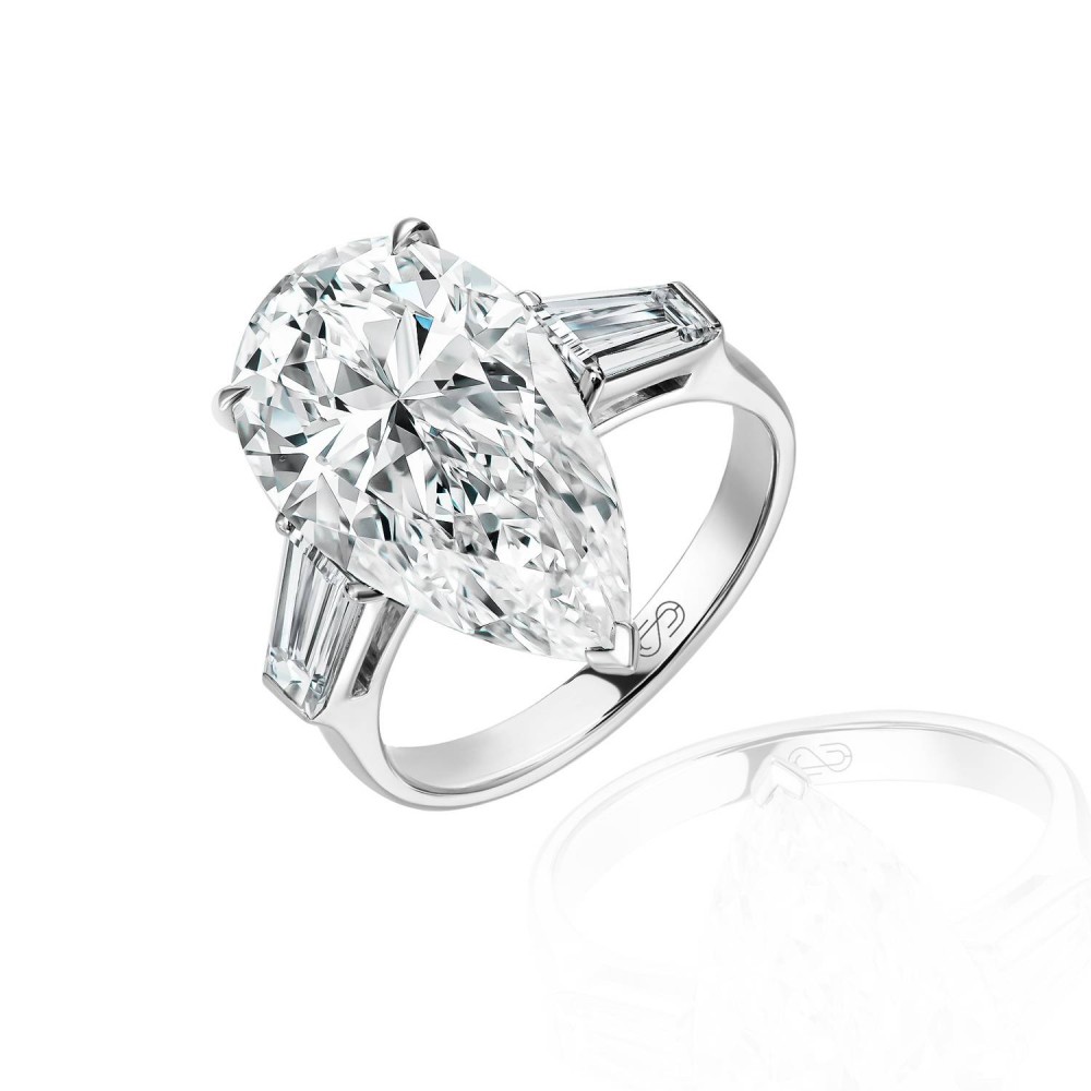 Ring, 18-carat white gold with diamonds