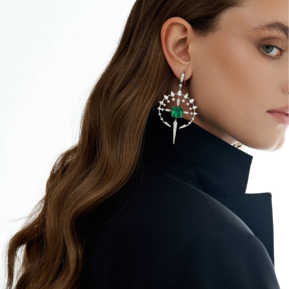 Earrings, 18-carat white gold with diamonds and emeralds