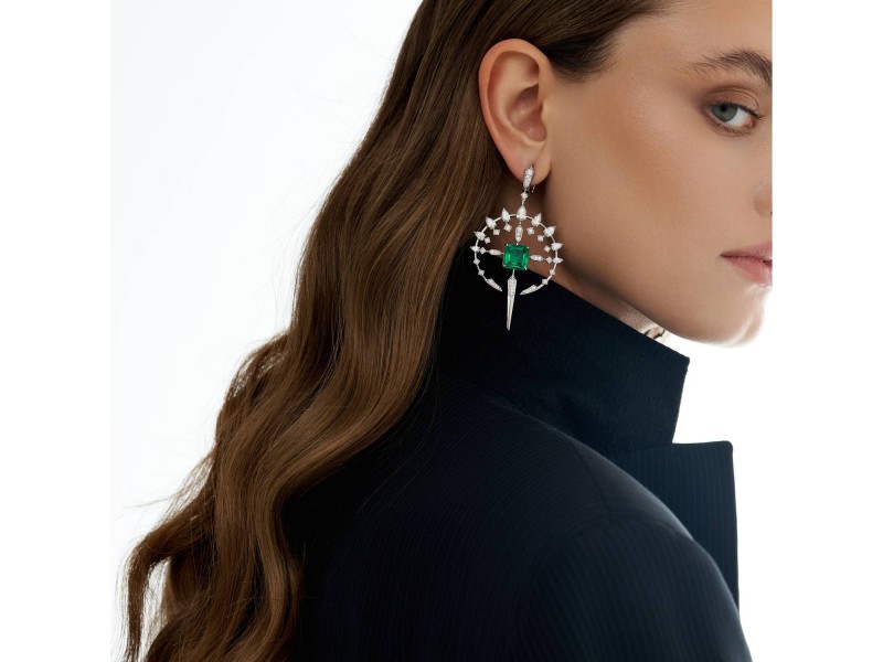 Earrings, 18-carat white gold with diamonds and emeralds