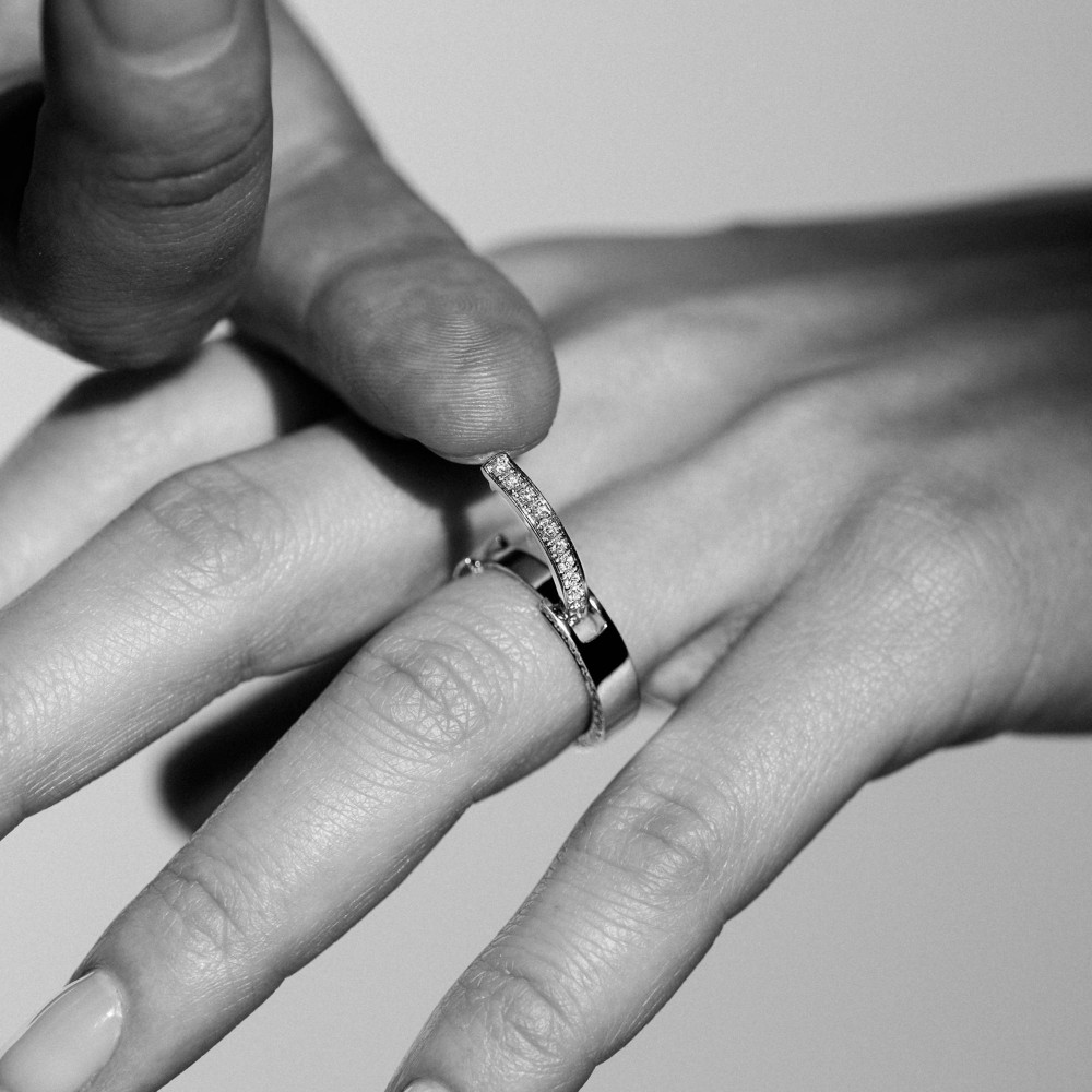 Wedding ring with a secret, 18-carat white gold with diamonds