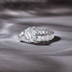 Ring, 18-carat white gold with diamonds