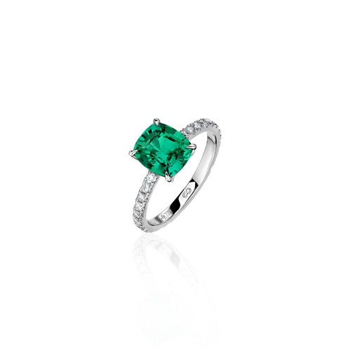 Ring, 18-carat white gold with diamonds and emeralds