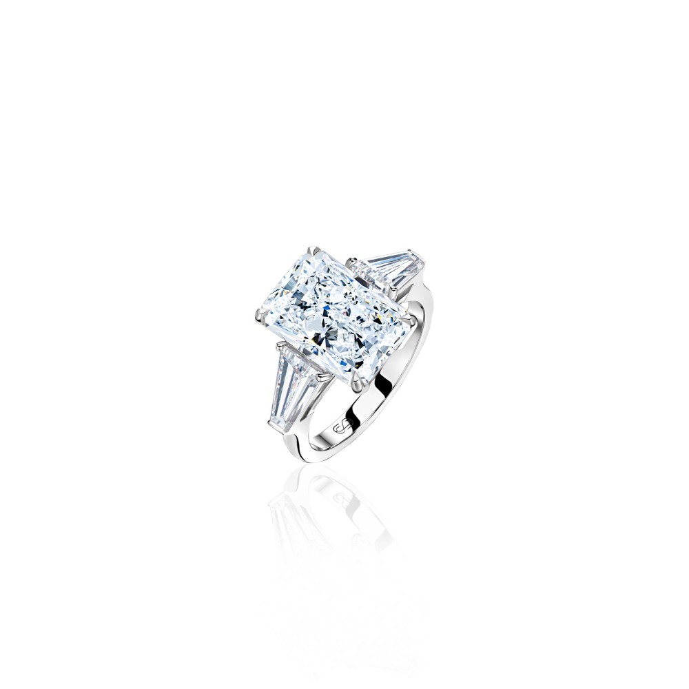 Ring, 18-carat white gold with diamonds