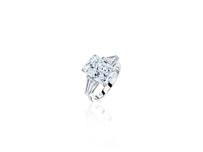 Ring, 18-carat white gold with diamonds