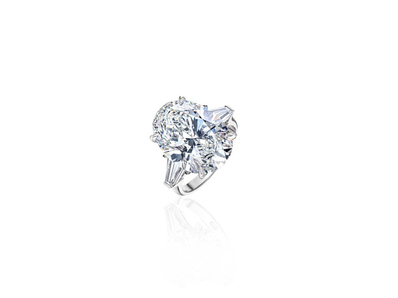 Ring, 18-carat white gold with diamonds