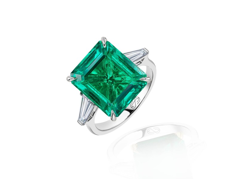 Ring, 18-carat white gold with diamonds & emeralds