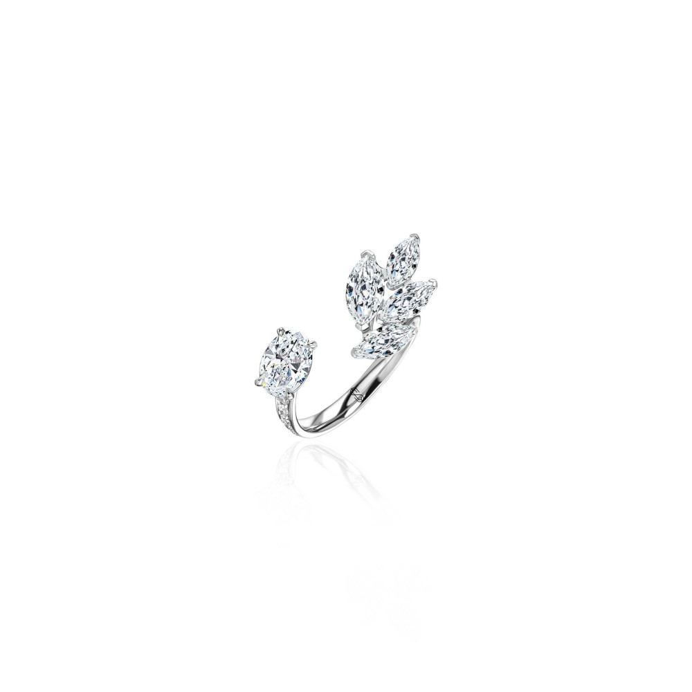 Ring, 18-carat white gold with diamonds