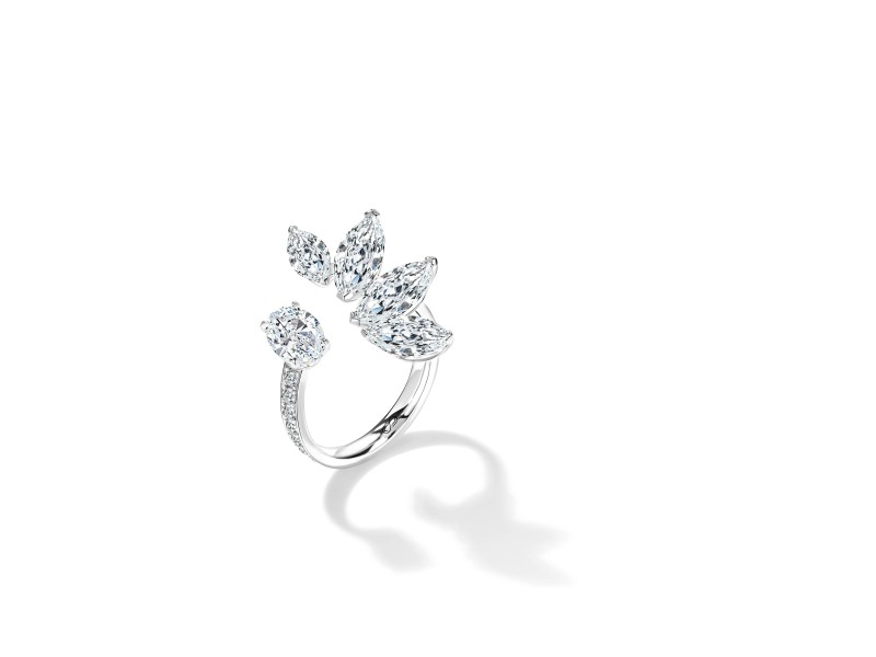 Ring, 18-carat white gold with diamonds