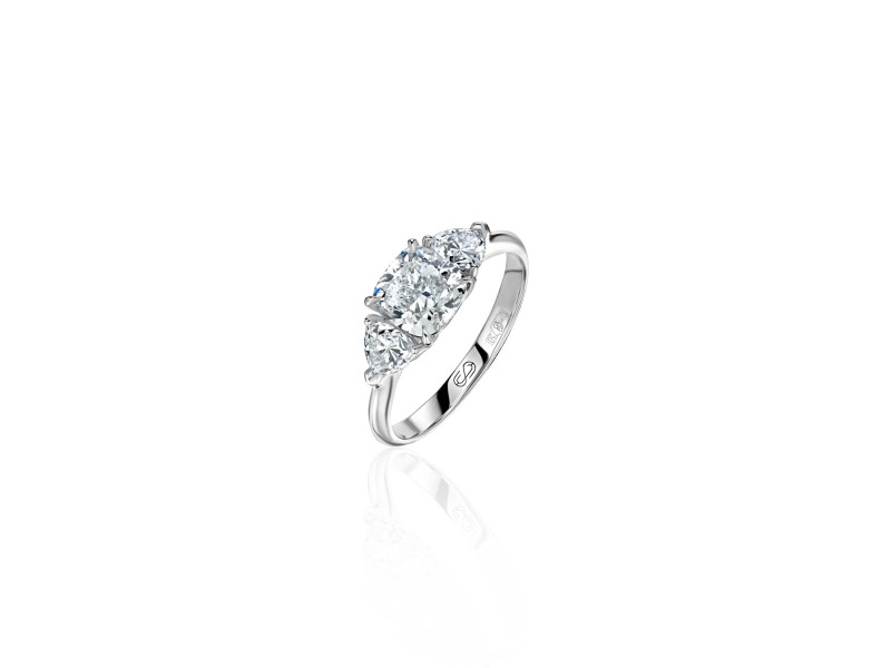 Ring, 18-carat white gold with diamonds